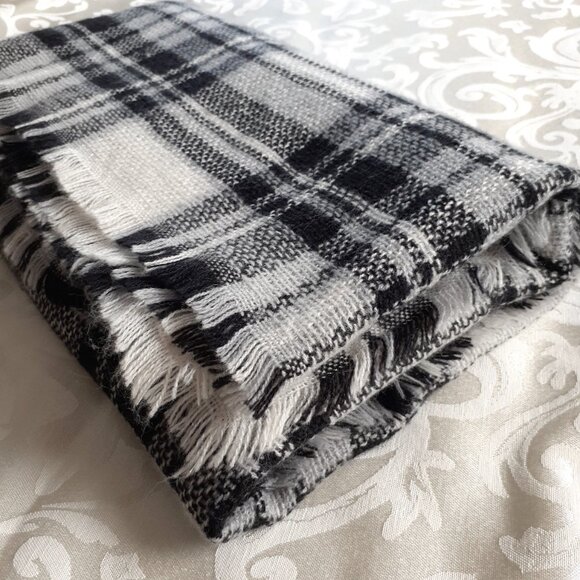 Heritage Print Blanket Scarf. Black White Oversized Plaid Scarf ModCloth Wrap - Picture 1 of 11